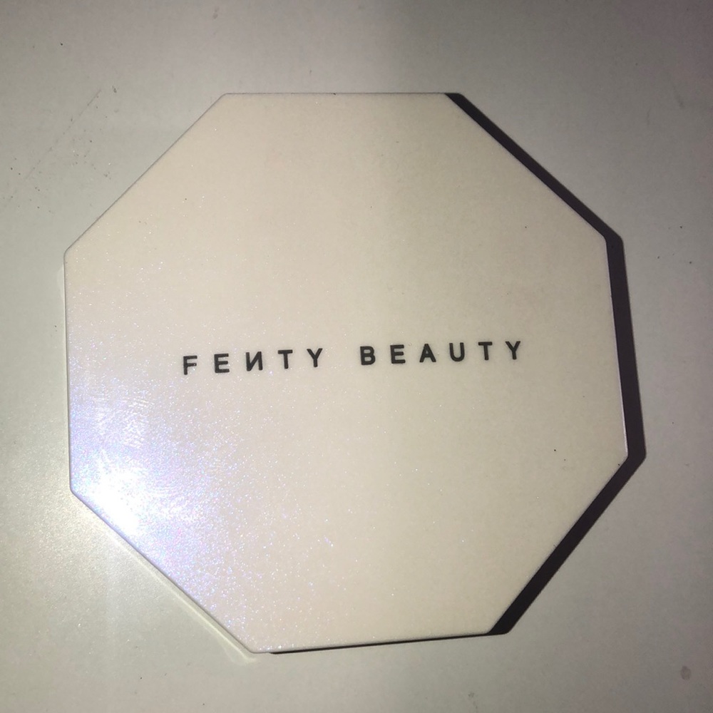 Fenty beauty “trophy wife” highlighter